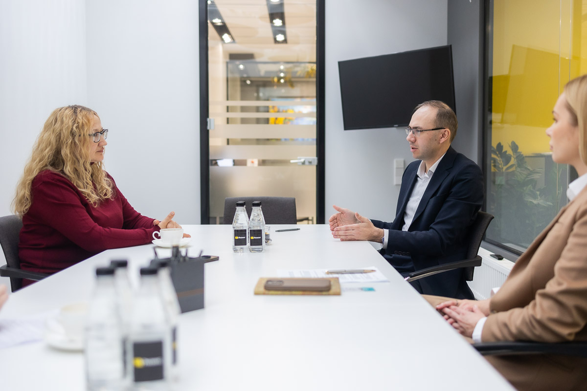 Однокомнатных квартир не хватает как на рынке новостроек, так и на вторичном рынке, — подтверждает независимый эксперт по жилой недвижимости Наталья Литовская. При этом дефицита «двушек» или «трешек» нет.