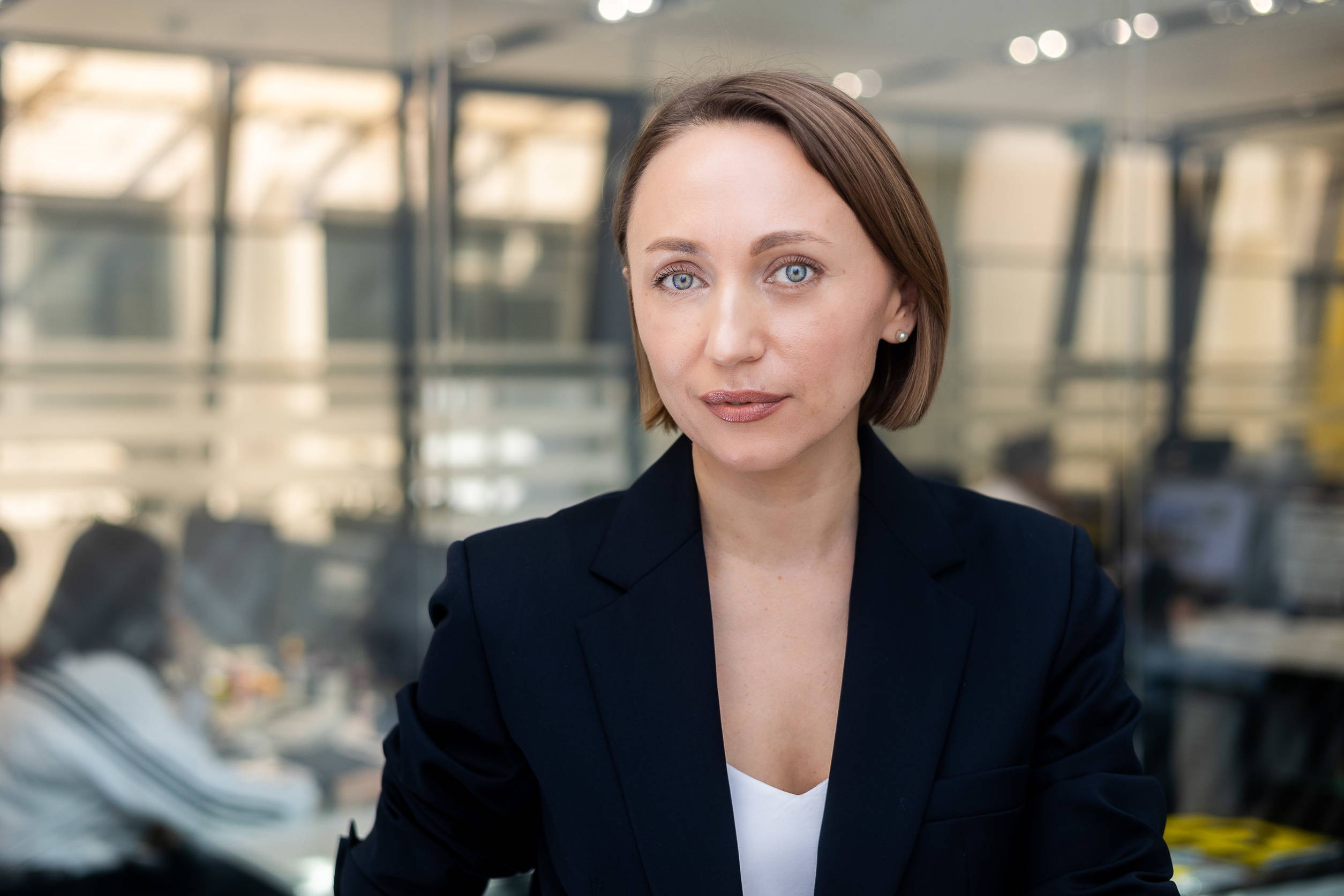 Теперь проблема бизнеса — отстаивать и обосновывать покупку китайских авто. Также влияние европейских головных офисов часто побуждает белорусские компании переходить на «зелёный» транспорт быстрее.